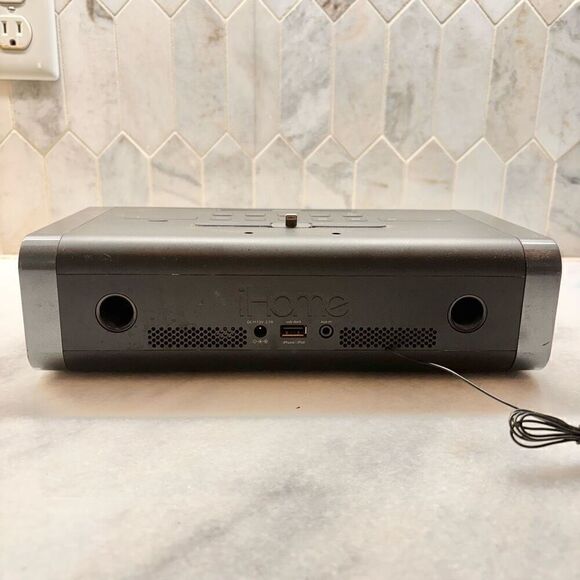 iHome iDL45 Alarm Clock Radio And iPhone Docking Station Multifunction Silver OS - Picture 3 of 3
